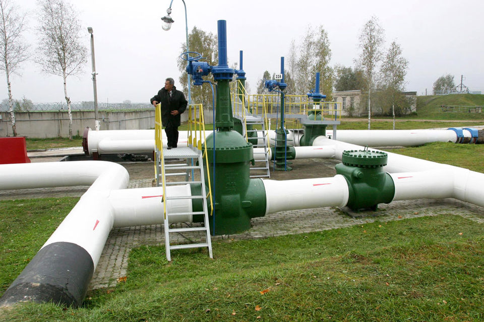 Российские компании заинтересованы увеличивать экспорт российской нефти по трубе, говорит аналитик Raiffeisenbank Андрей Полищук