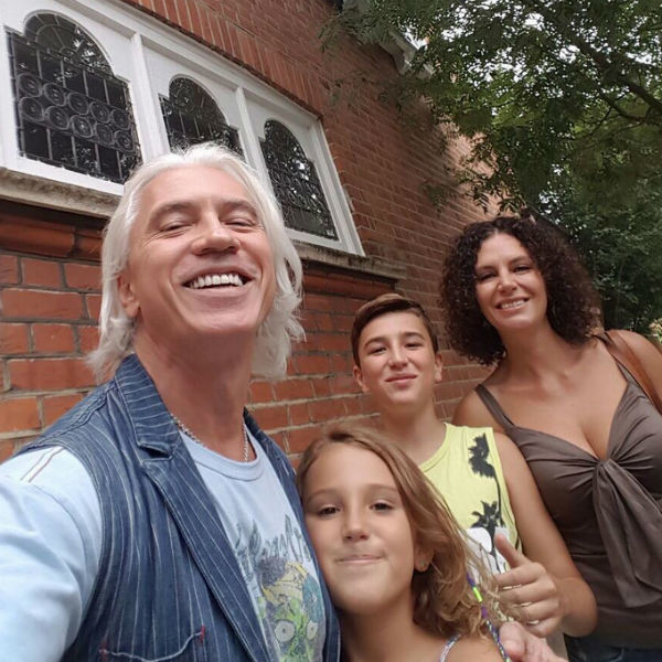 В браке со второй супругой, Флоранс, у Дмитрия родились сын Максим и дочь Нина В браке со второй супругой, Флоранс, у Дмитрия родились сын Максим и дочь Нина