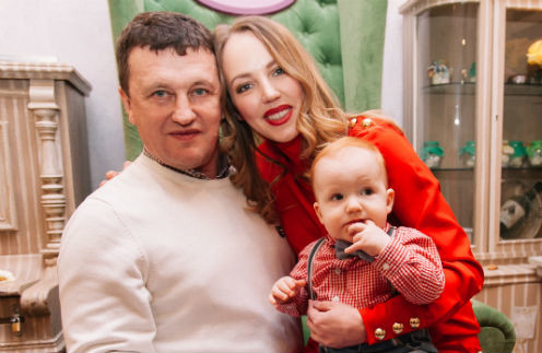 Галина Боб с супругом Сергеем Корягиным и сыном Левой Галина Боб с супругом Сергеем Корягиным и сыном Левой
