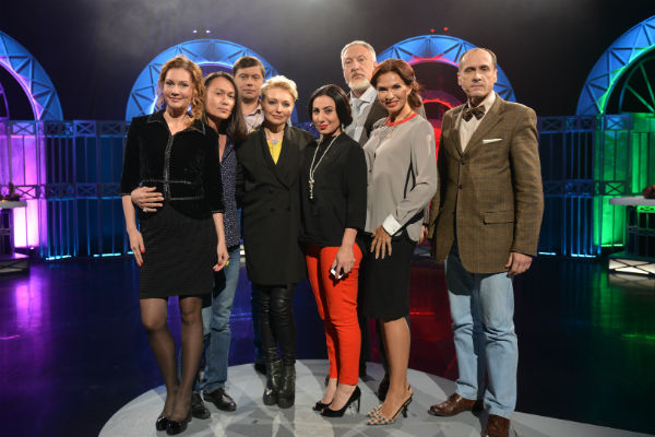 Артистка сделала фото на память с участниками программы Артистка сделала фото на память с участниками программы