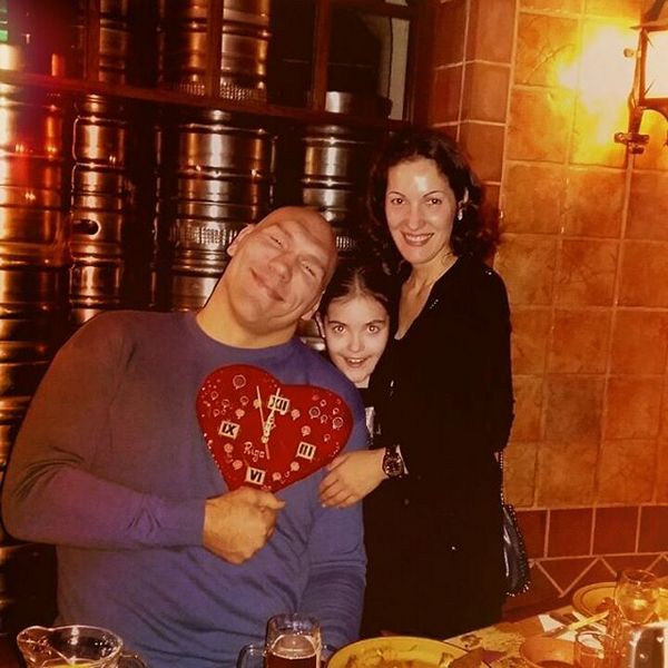 Николай валуев с детьми фото с женой