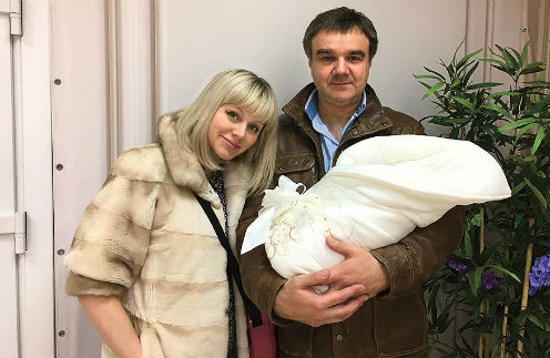 «Рада, что у меня снова родился сын, не знаю, как правильно воспитывать девочек, дочерей-то нет», - говорит Натали «Рада, что у меня снова родился сын, не знаю, как правильно воспитывать девочек, дочерей-то нет», - говорит Натали