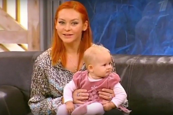 Марина Анисина с очаровательной Эвой-Владой, которая родилась в 2010 году Марина Анисина с очаровательной Эвой-Владой, которая родилась в 2010 году