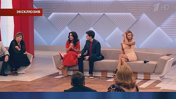 Дмитрий Борисов успокаивает Ирину Аманти и Ольгу Мартынову Дмитрий Борисов успокаивает Ирину Аманти и Ольгу Мартынову