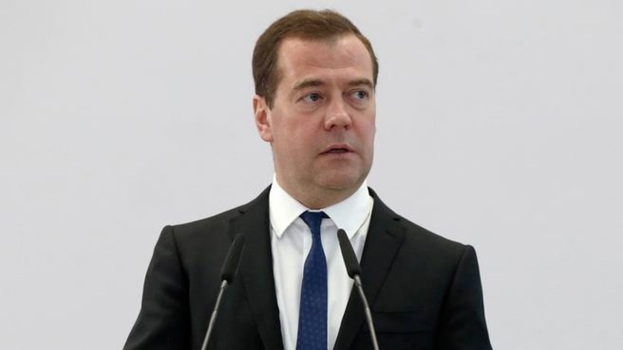 Как менялся медведев. Медведев PNG. Медведев изменился. Глава Фейсбук и Медведев.