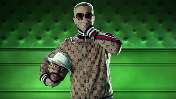 Исполнители не оставили без внимания сумки-головы, показанные Gucci на Неделе моды в Милане в феврале этого года Исполнители не оставили без внимания сумки-головы, показанные Gucci на Неделе моды в Милане в феврале этого года