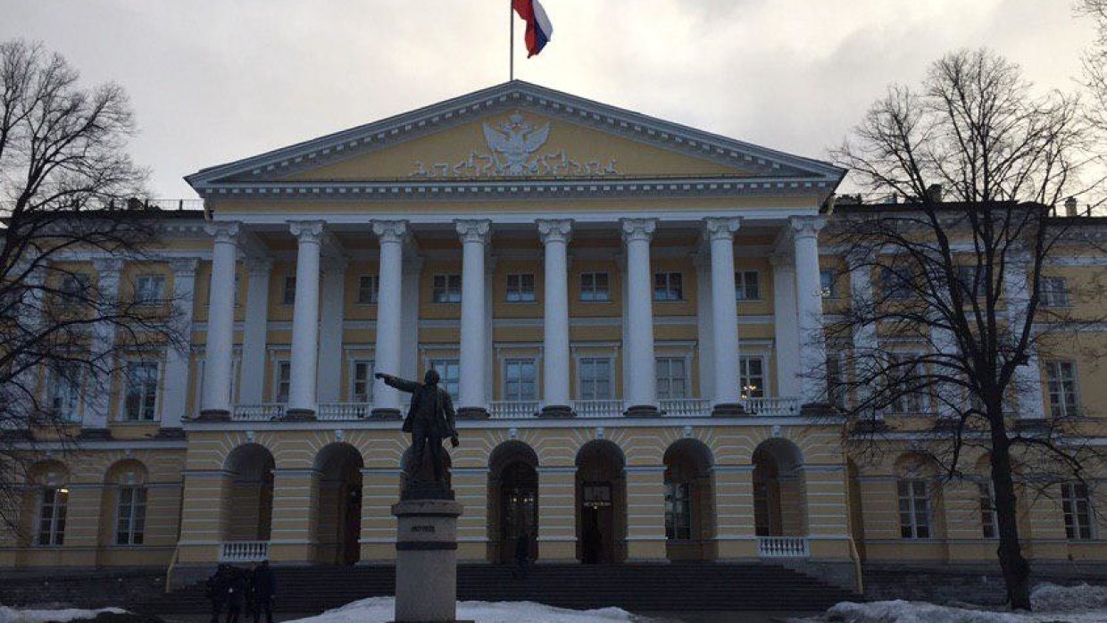 Смольный дворец в Санкт-Петербурге Беглов. Исполком СПБ. Ревком Смольного. Правительство Санкт-Петербурга с парком.