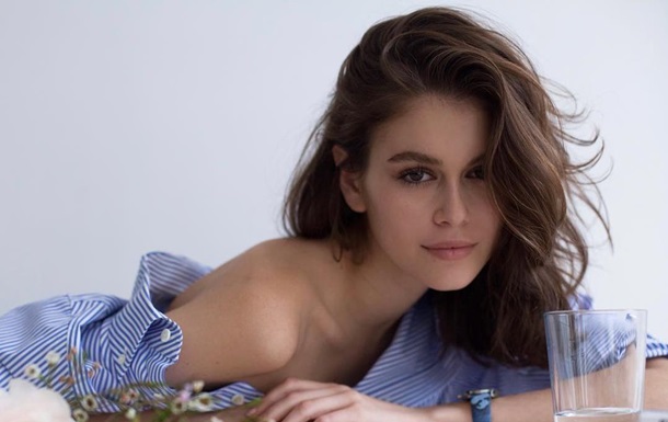 Кайя Гербер в 18 лет попала на обложку Vogue