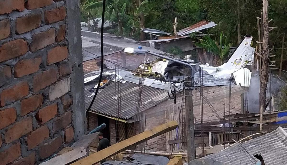 Семь человек стали жертвами крушения самолета в Колумбии