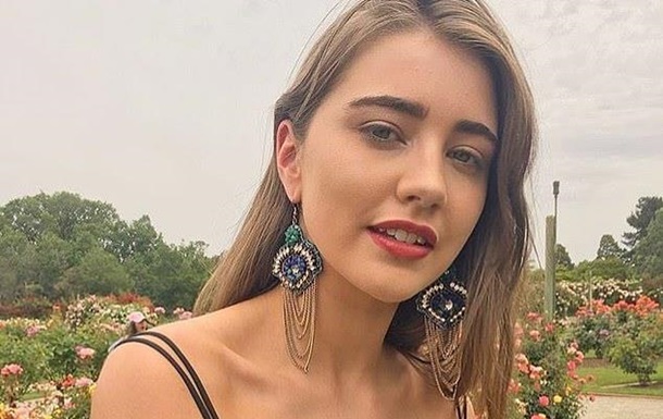 Не беременная австралийка пошла в ванну и родила дочь