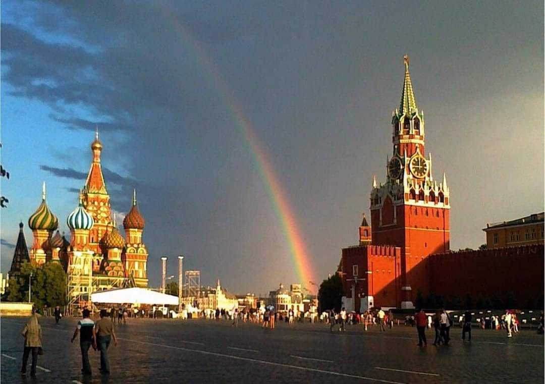 Почему радуга стала главной темой мемов недели