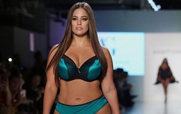 Модель plus size вышла на подиум после родов