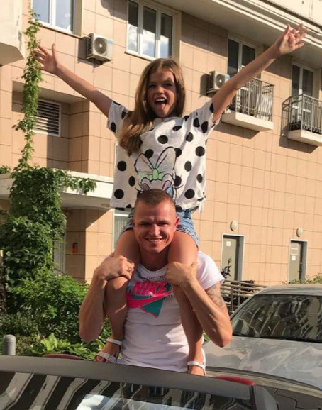 Дмитрий давно не виделся с Ангелиной Дмитрий давно не виделся с Ангелиной