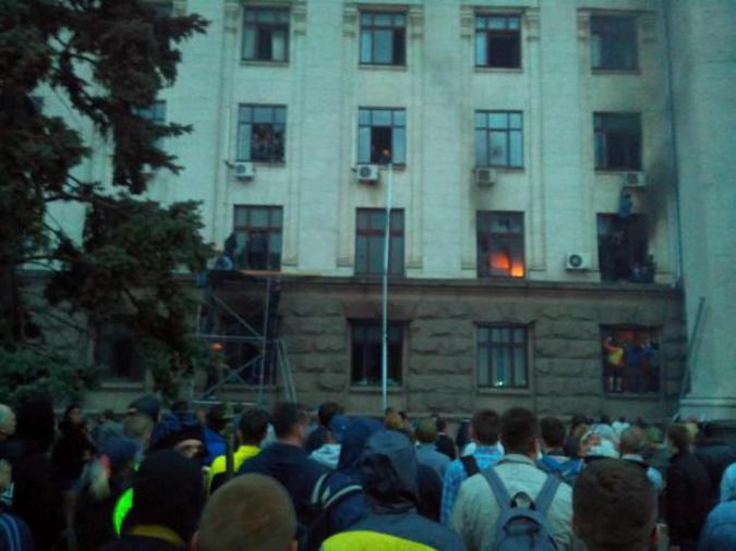 Горящий Дом профсоюзов в Одессе, 2 мая 2014 года Горящий Дом профсоюзов в Одессе, 2 мая 2014 года