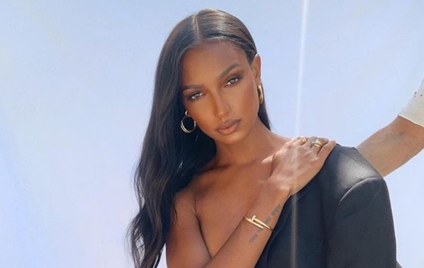 Ангел Victoria s Secret снялась топлес