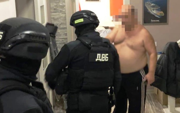 Киевских копов задержали за организацию банды домушников