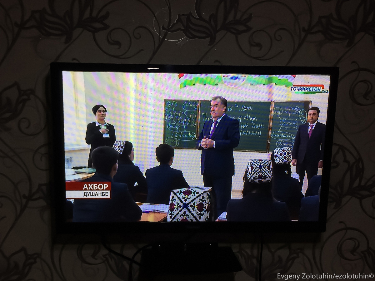 «Сильная восточная любовь»: каким может быть культ личности в XXI веке