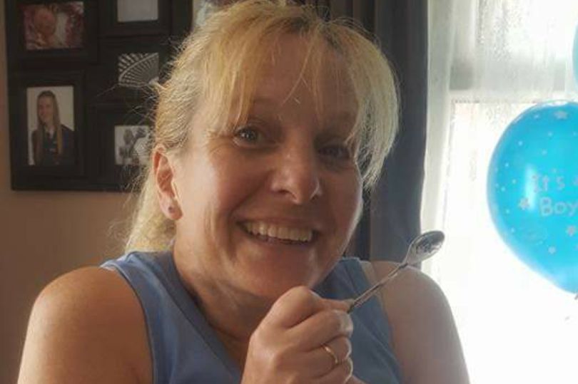 Учительница купила свитер за копейки и слишком поздно поняла, в чем подвох
