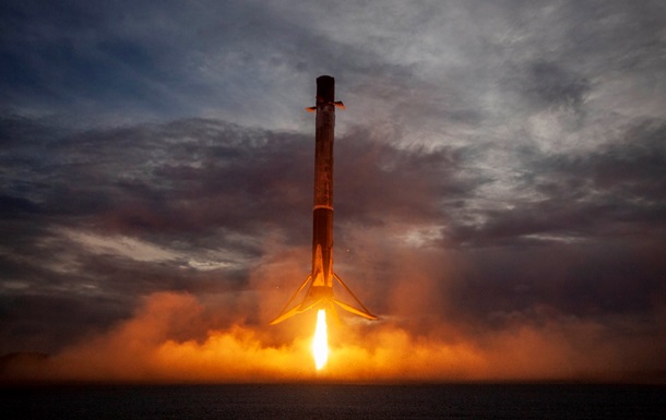 SpaceX запустила ракету-носитель с турецким спутником связи