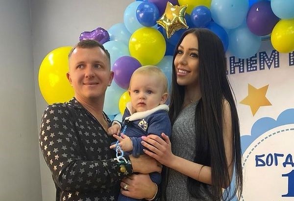 Илья Яббаров и Алена Рапунцель с сыном Богданом