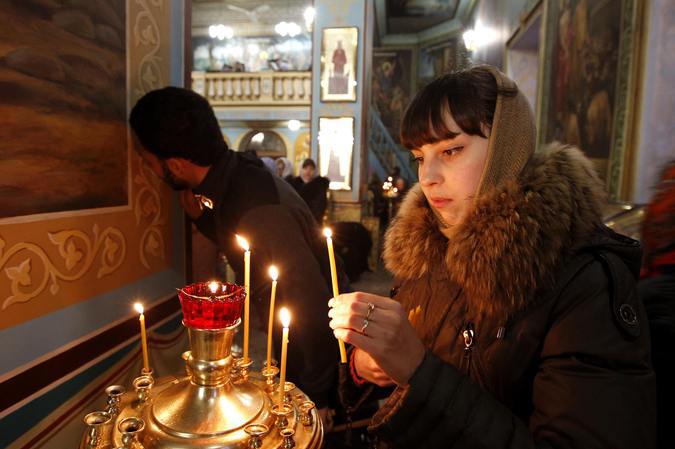РПЦ попросила пожилых прихожан не посещать храмы в Рождество