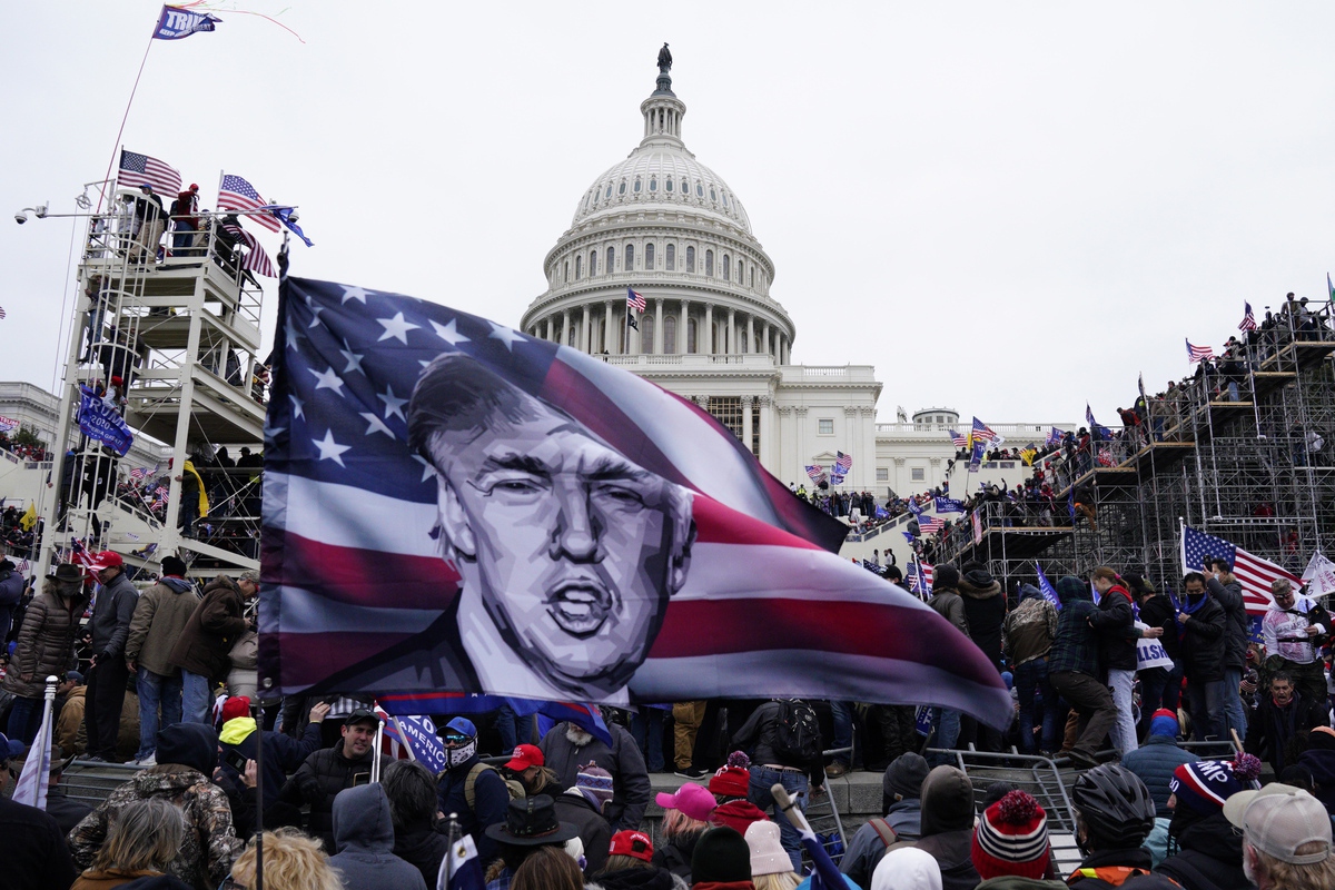 Цукерберг продлил блокировку аккаунтов Трампа до конца президентского срока