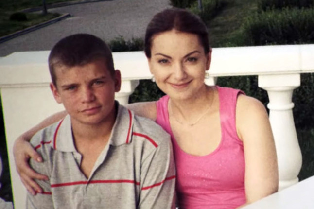 Будина так и не усыновила Сашу