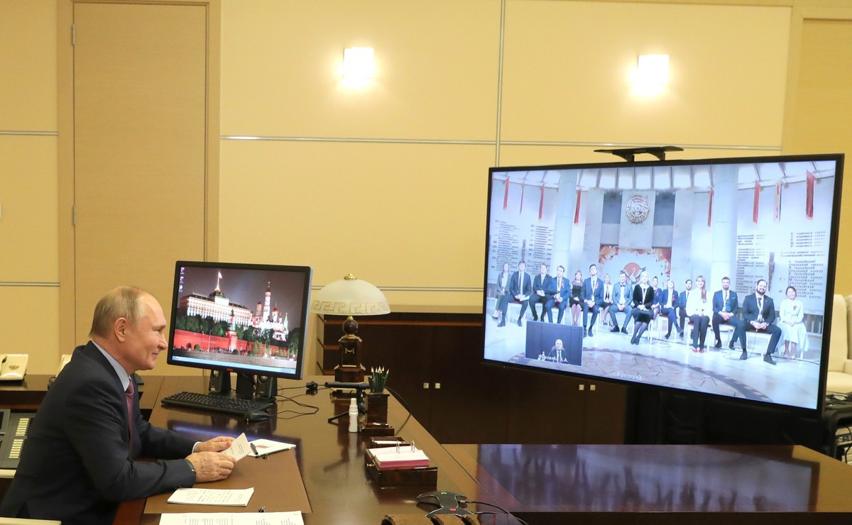 Путин поздравил лауреатов конкурса «Учитель года»