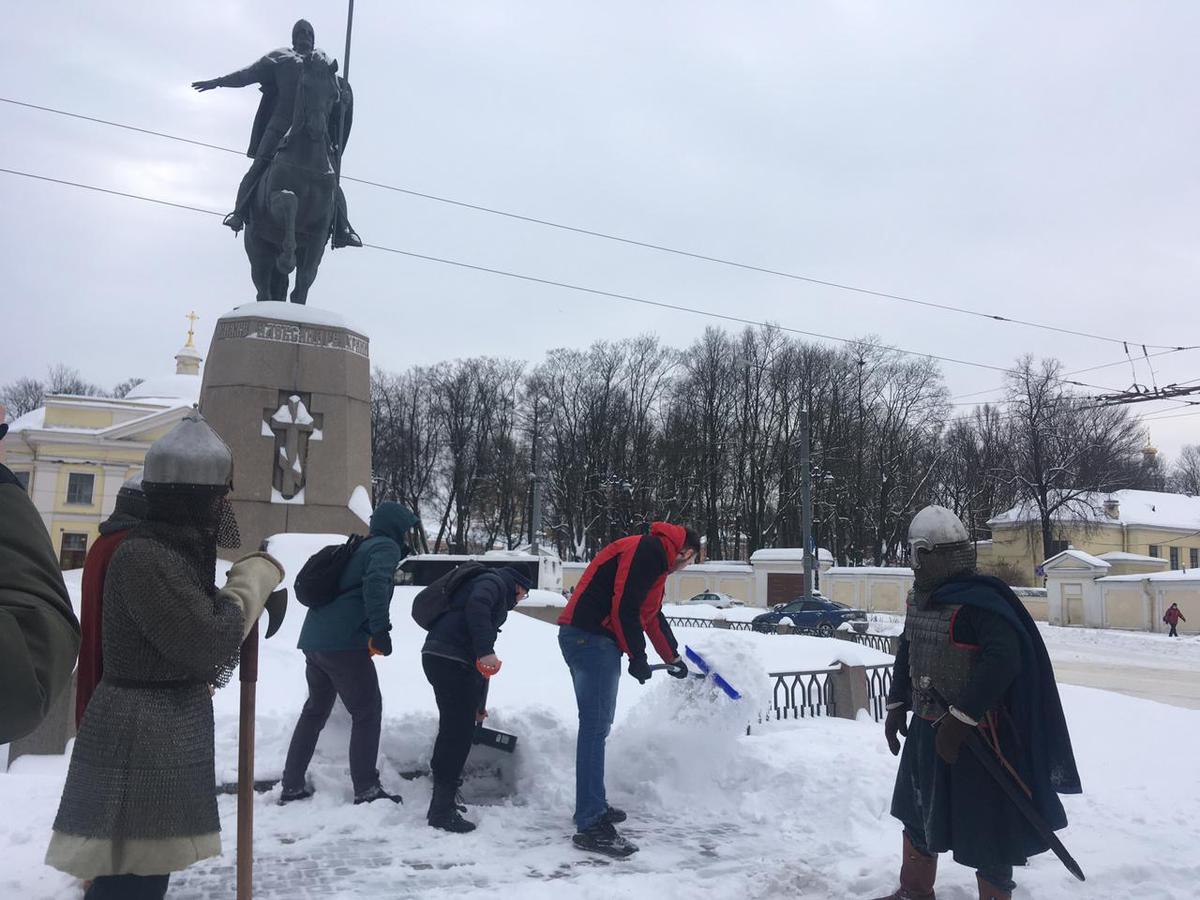 «Немеркнущие примеры героизма»: в России отмечают День защитника Отечества