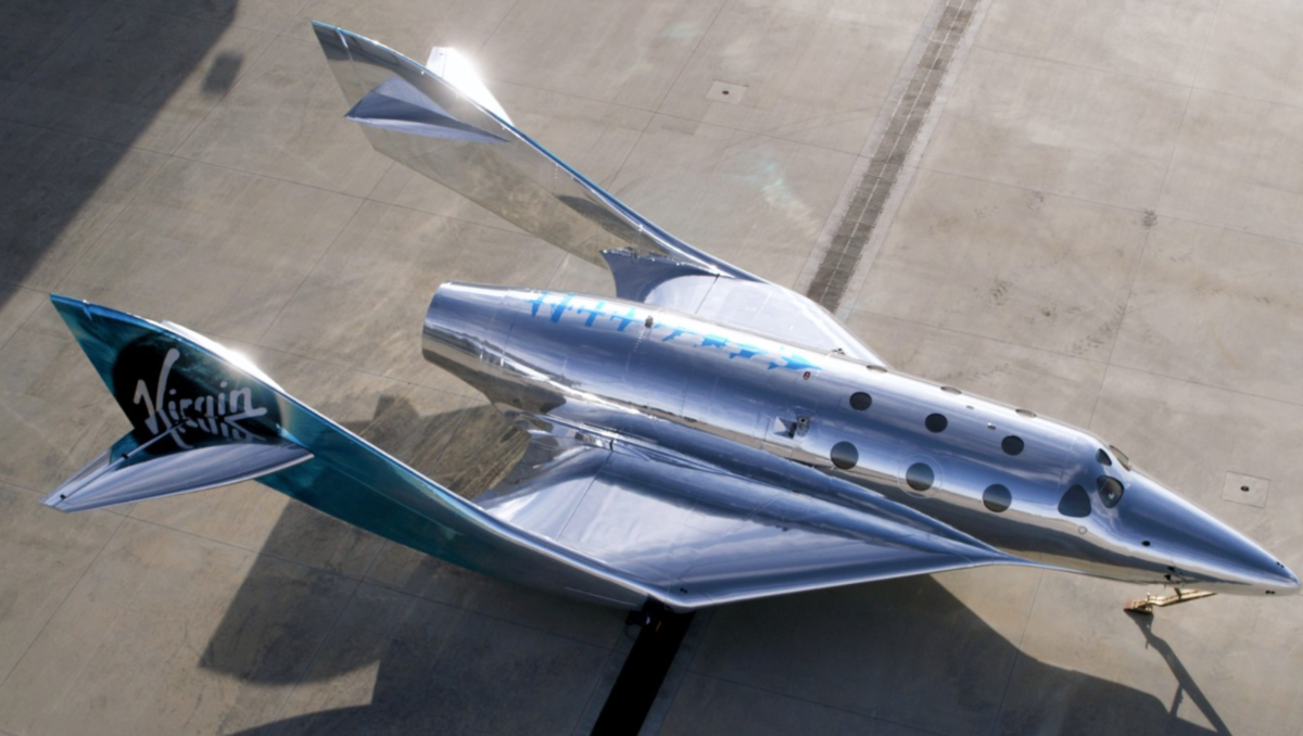 Virgin Galactic показала фото зеркального космического корабля