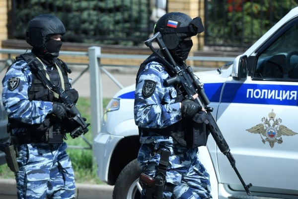 К казанской гимназии сейчас стянуты все силы полиции