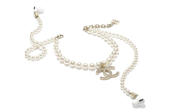 Chanel представил эксклюзивные чехлы для наушников