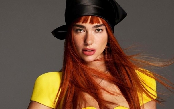 Дуа Липа с огненными волосами снялась для Versace