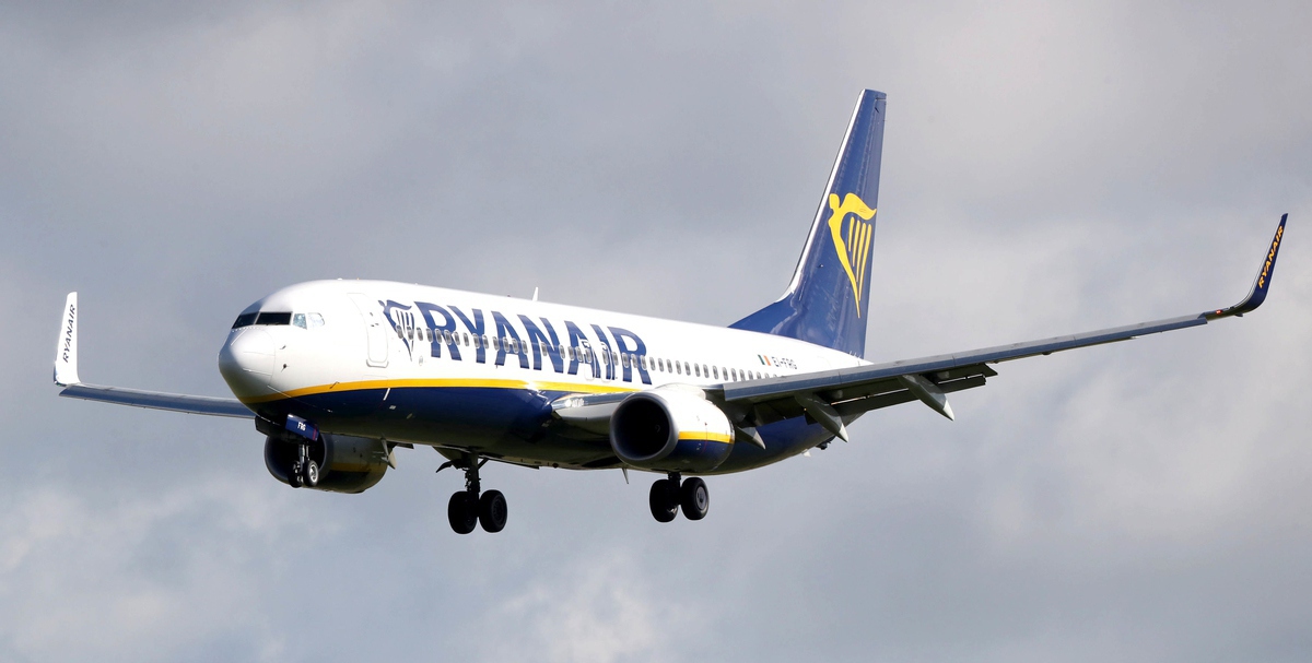 Самолет компании Ryanair. Самолет компании Ryanair.