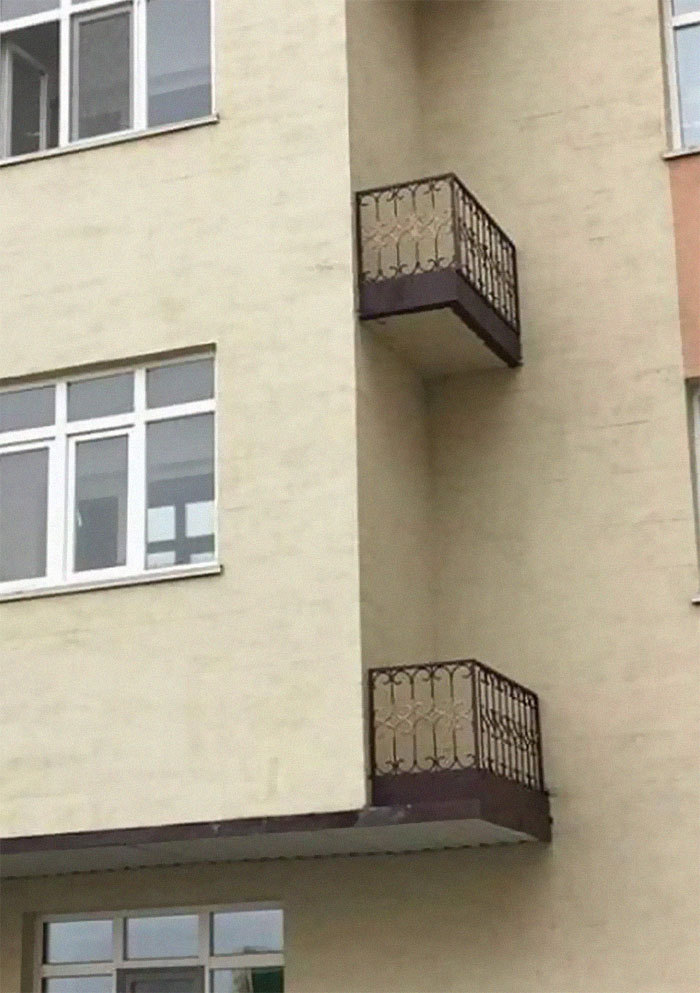 Если почувствуете себя бесполезно, вспомните про эти балконы. Если почувствуете себя бесполезно, вспомните про эти балконы.