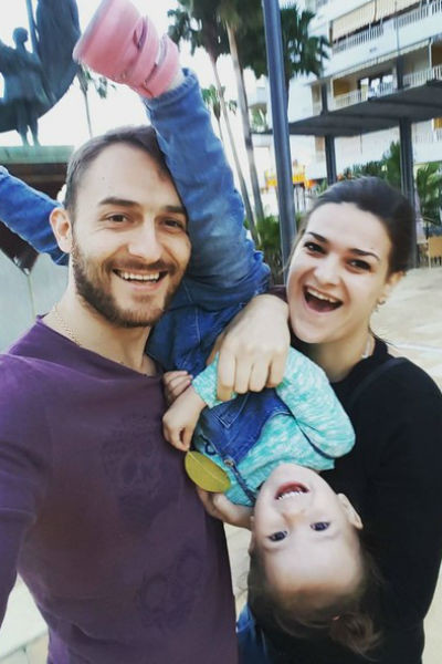 Виктория Райдос с мужем и дочерью