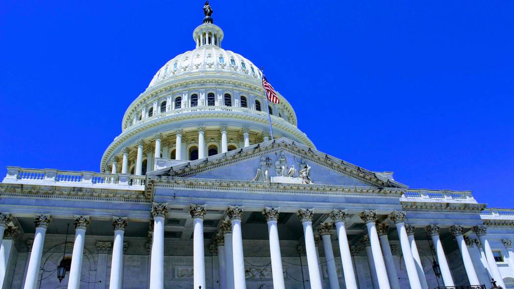 «Проедят за два года»: американист Дробницкий оценил решение Сената США о повышении госдолга