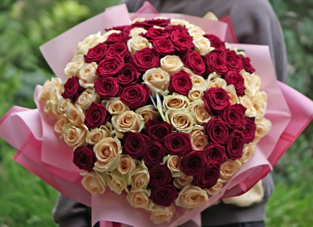 О доставке цветов и 101 розе в Киеве