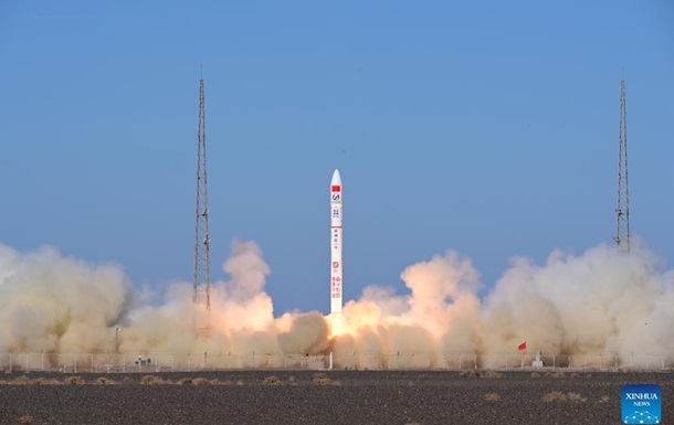 Китайская ракета-носитель вывела на орбиту сразу пять спутников 