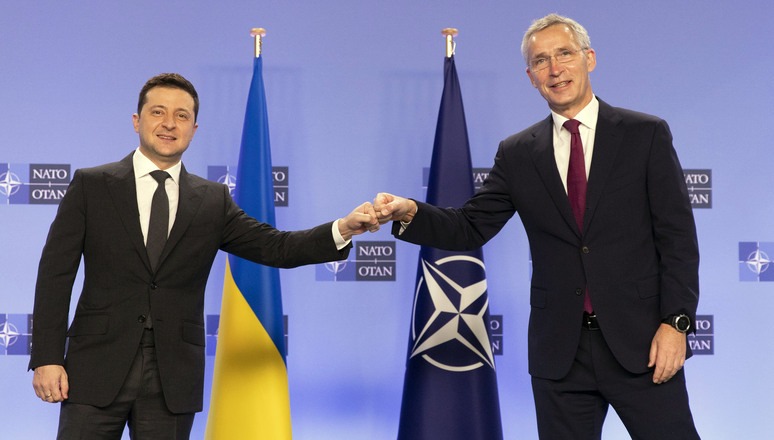 Запад дает Киеву деньги, но воевать за него не собирается