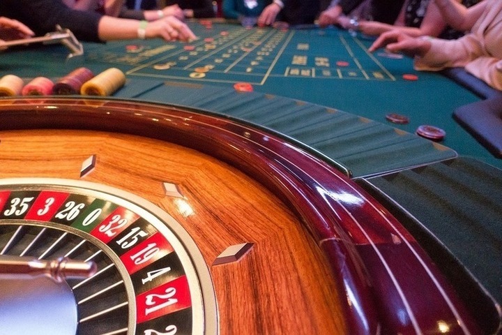 Чаевые в казино США: кому и сколько платят американцы