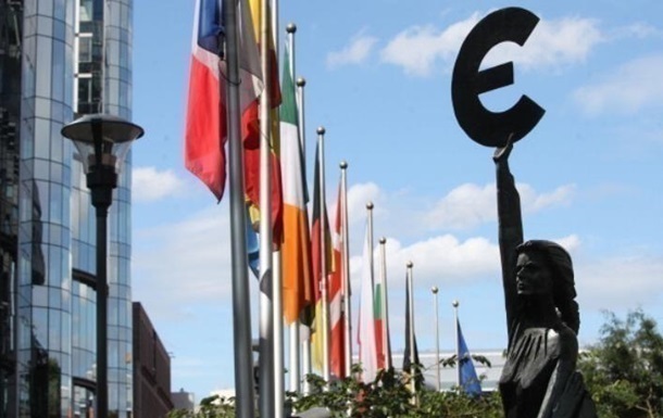 В еврозоне годовая инфляция снизилась до 2,3%